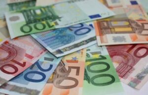 Naira Depreciates As Trump Tariffs Threaten Global Markets.