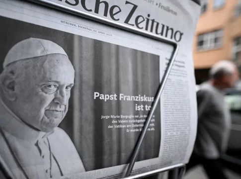 Pilgrims Gather to Honor Pope as He Lies in State