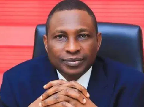 EFCC Arrests 120 Suspected Internet Fraudsters in Lagos